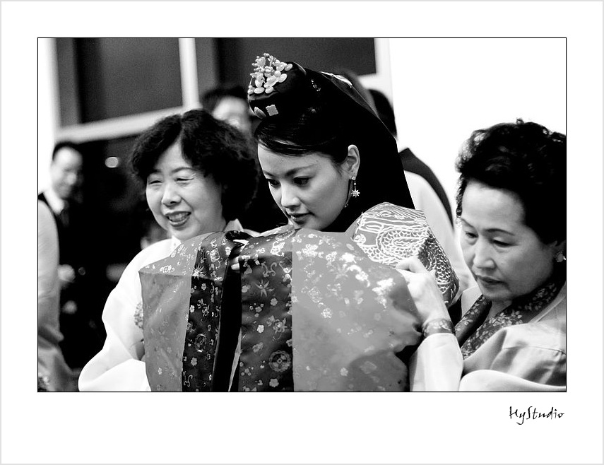 http://hystudio.files.wordpress.com/2008/01/bowers_museum_korean_wedding_ceremony_20080104_03.jpg